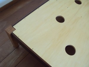 Cama CDG - Pés de Peroba do Campo & madeira de Canela